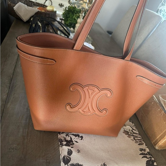 MEDIUM CABAS ANAÏS CUIR TRIOMPHE IN GRAINED CALFSKIN
Like new - Picture 7 of 16
